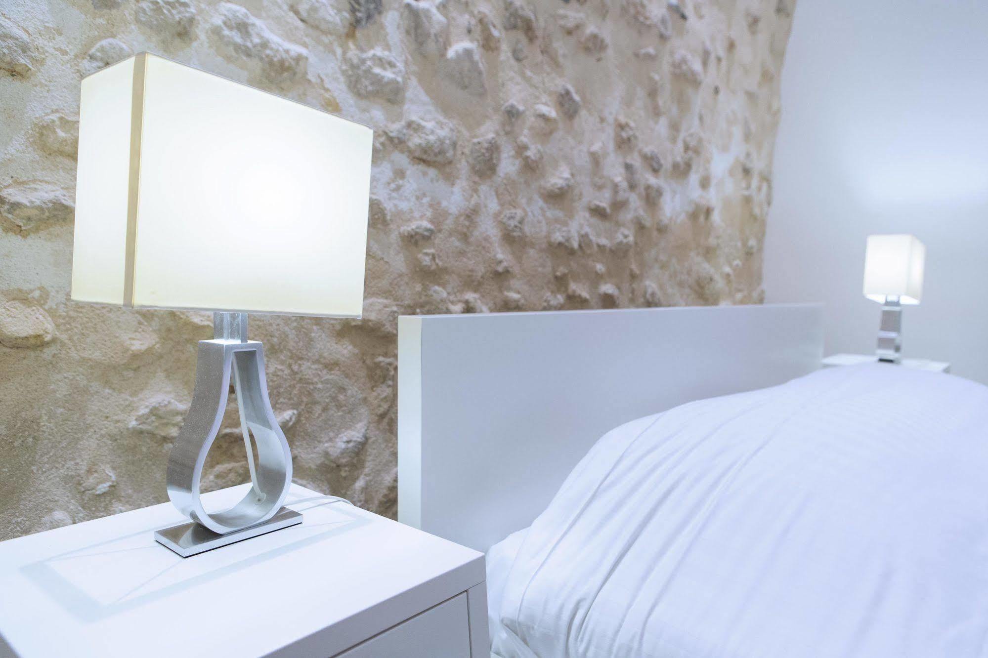 Ausone Beautiful Loft Apartment In Historical Center + Terrace And Parking Bordeaux Eksteriør billede